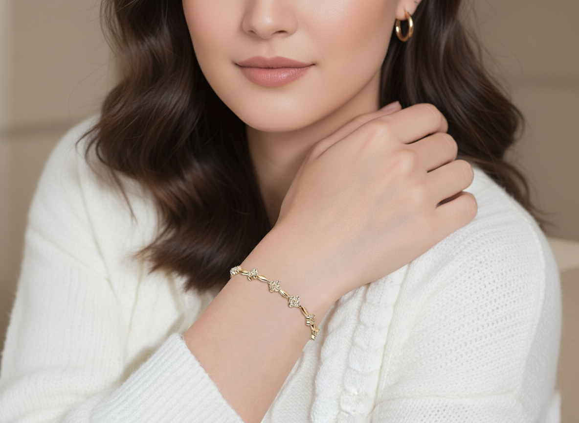 Radiant Clover – 925 Sterling Silver D-Color Moissanite Bracelet with Elegant Four-Leaf Design | Gold & White Gold Finishes